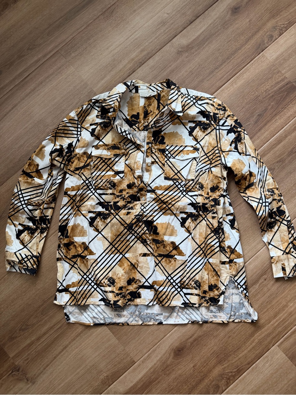 Dana Buchman White, Black & Gold Patterned Button-Front Shirt